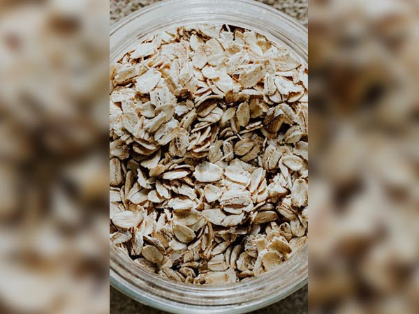 Yến mạch là thực phẩm ăn sáng lý tưởng. Nó không chỉ giúp giảm cân, mà còn tốt cho tim và sức khoẻ tổng thể. Ảnh: Boldsky.
