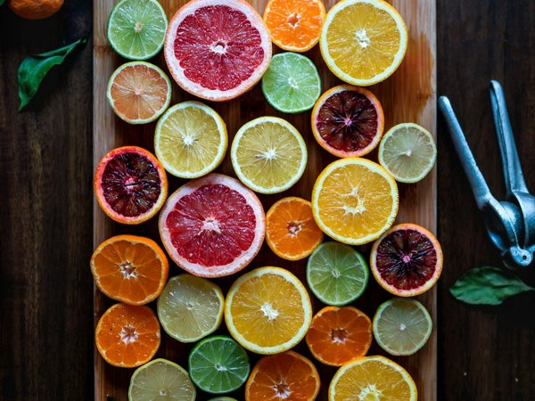 Vitamin C cần thiết cho cơ thể bạn hàng ngày. Phụ nữ trưởng thành cần ít nhất 75mg vitamin C mỗi ngày, trong khi đàn ông trưởng thành cần ít nhất 90mg. Thiếu vitamin C có thể gây một số vấn đề sức khỏe nghiêm trọng sau đây. Ảnh: Boldsky.