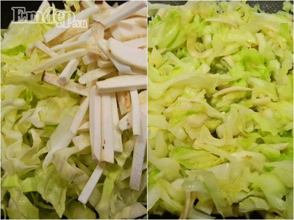 Bước 5: Vẫn chảo đó, cho bắp cải + nấm vào xào cùng, cho vào 1 thìa cà phê hạt nêm, xào cho bắp cải chín tới.