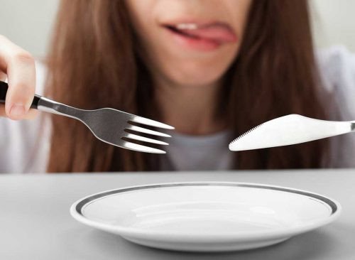 Hãy nhớ là đừng đi mua sắm khi bụng đói. Thực tế, nghiên cứu cho thấy đói có thể kích hoạt hành vi liên quan đến việc thu mua. Ảnh: Shutterstock.