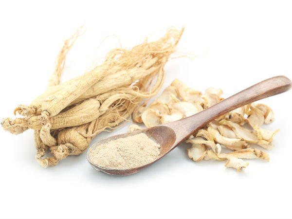 Đun sôi nước và để nguội trong 2 phút. Thêm 1 muỗng canh sâm vào nước và lọc ra chén. Uống trà sâm để điều trị cảm lạnh. Ảnh: Boldsky.