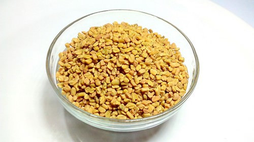 Hạt cỏ cà ri được sử dụng phổ biến như chất tẩy tế bào chết và làm trẻ hóa tóc nhờ đặc tính chống lão hóa tuyệt vời của chúng. Ảnh: Wonderslist.