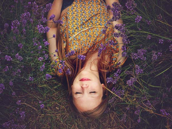 Nghiên cứu cho thấy massage tại nơi làm việc giúp giảm căng thẳng toàn bộ cơ thể và trí óc. Ảnh: Boldsky.