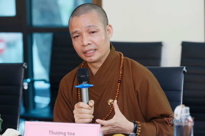 Thượng tọa Thích Minh Quang, Phó Chánh văn phòng Trung ương Giáo hội Phật giáo Việt Nam nêu ý kiến, trục lợi tâm linh là tội lỗi rất lớn là tạo nghiệp rất nặng. Có những người có nhận thức xã hội cao thì không nói nhưng nhiều người thiếu hiểu biết mà trục lợi tâm linh để đưa người ta vào u mê là tội lỗi. Chúng ta thấy được việc này chúng ta phải lên án việc đó. Trục lợi tâm linh là tội lỗi vô cùng. Ảnh: VNN
