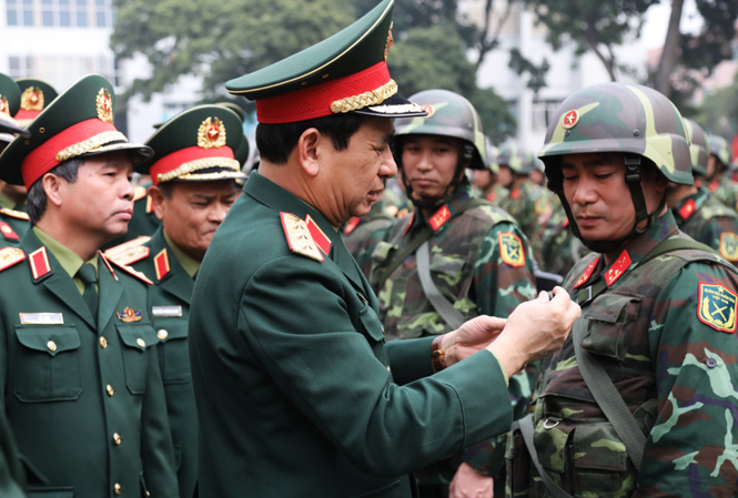 Năm 2010, ông Phan Văn Giang giữ chức Tư lệnh Quân đoàn 1, Phó Bí thư Đảng ủy Quân đoàn, được phong quân hàm Thiếu tướng.