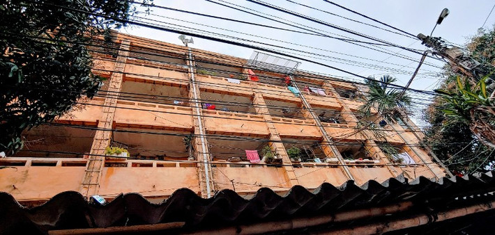 Cũng là ngần ấy thời gian, gần 80 hộ dân sinh sống tại đây phải sống trong nơm nớp lo âu.