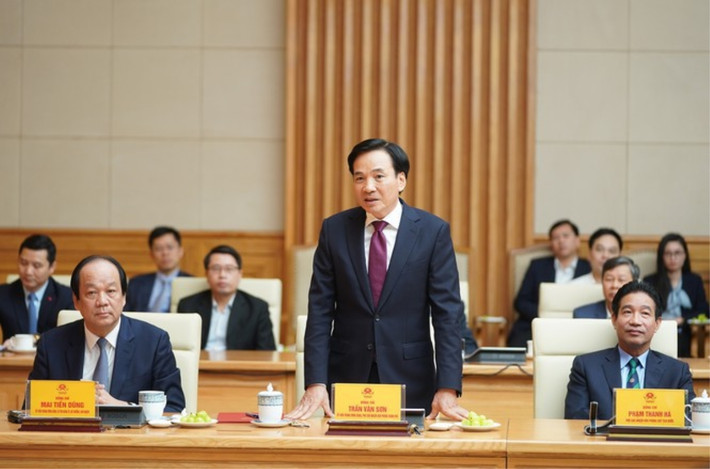 Ông Trần Văn Sơn, Ủy viên Trung ương Đảng, Phó Chủ nhiệm Thường trực Văn phòng Chính phủ, được giới thiệu phê chuẩn bổ nhiệm Bộ trưởng, Chủ nhiệm Văn phòng Chính phủ.