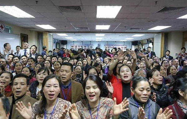 Ngay sau khi báo chí phản ánh, lãnh đạo TP Hà Nội đã giao các cơ quan liên quan xác minh làm rõ, xử lý nghiêm việc vi phạm các quy định pháp luật (nếu có). Bộ Công an cũng đã chỉ đạo các lực lượng nghiệp vụ điều tra về Câu lạc bộ này. Ảnh: Đại đoàn kết.