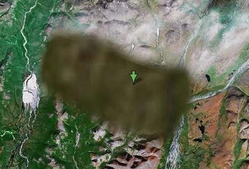 Nằm trong vùng lãnh nguyên Siberia, gần Egvekinot, Nga và láng giềng với Alaska qua eo biển Bering, địa điểm bí ẩn này được Google Maps che mờ. Công chúng tò mò không biết vì sao lại như vậy.