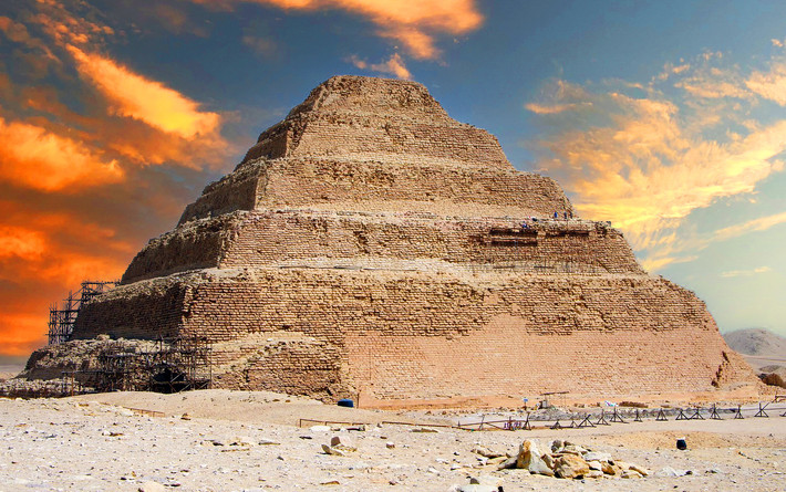 Pharaoh Djoser cho xây dựng kim tự tháp trên vào khoảng 4.700 năm trước.