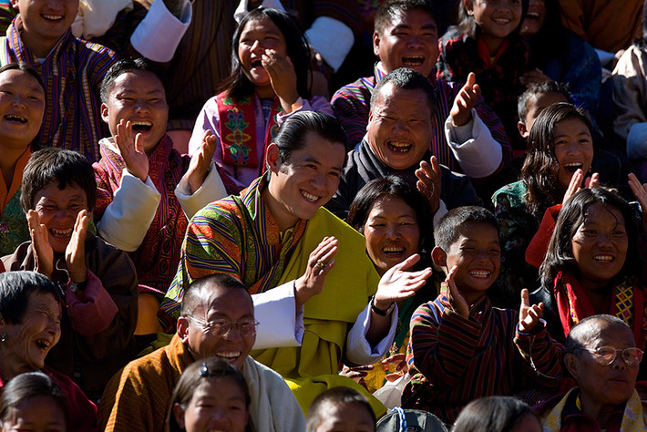 Là quốc gia nhỏ thuộc Nam Á, nằm giữa Trung Quốc, Ấn Độ, Bhutan được vinh danh " Vương quốc hạnh phúc nhất thế giới". Người dân tại quốc gia này sống theo cách riêng của mình và xem hạnh phúc chính là việc cân bằng giữa tài chính và các giá trị tinh thần. Do đó, họ chọn niềm hạnh phúc giản đơn và hài lòng với cuộc sống hiện tại.