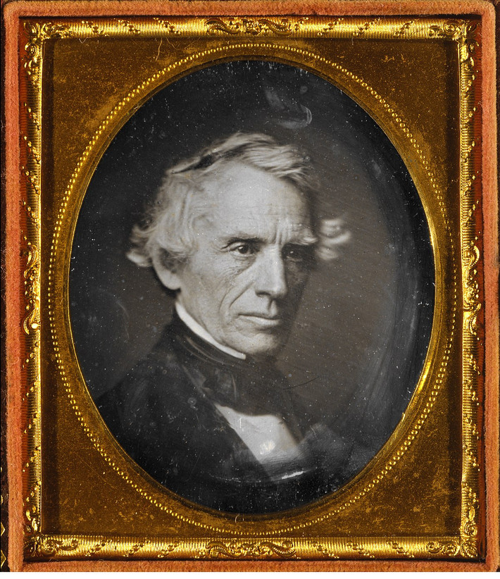 Vào tháng 6/1840, Samuel Morse nhận bằng sáng chế cho phát minh máy điện báo. Đây là một phương tiện liên lạc quan trọng của lịch sử phát triển của nhân loại.