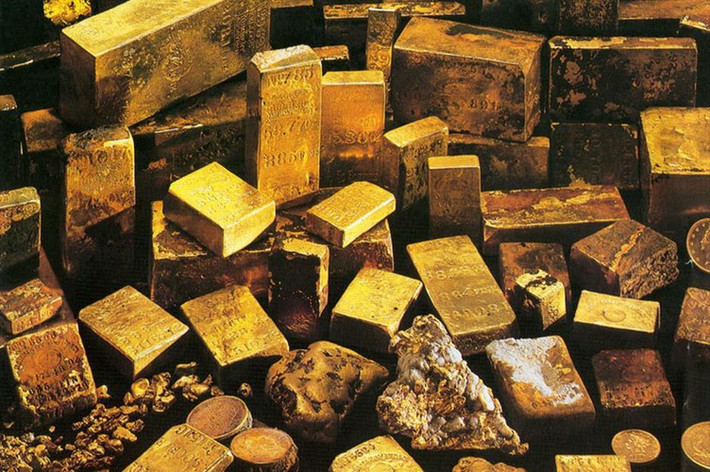 Do vậy, trong suốt nhiều thập kỷ qua, nhiều thợ săn kho báu chuyên nghiệp lẫn nghiệp dư săn lùng 16 tấn vàng ở sa mạc New Mexico với hy vọng có cơ hội đổi đời.