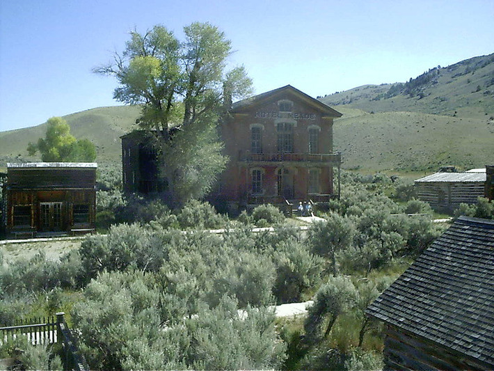 Bannack, Montana, Mỹ: Nơi này cách đây 150 năm từng là thị trấn đào vàng sôi động với 10.000 người dân sinh sống. Tuy nhiên, một trận hỏa hoạn đã khiến nơi đây thành "thị trấn ma" dành cho du khách hiếu kỳ.