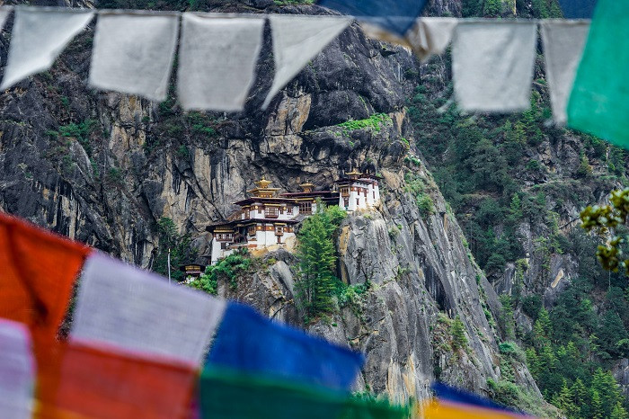 Tu viện Paro Taktsang ở Bhutan: Được thành lập vào thế kỷ 17, tu viện Paro Taktsang là một biểu tượng tâm linh của Phật giáo ở đất nước Bhutan và là một trong những ngôi đền nằm ở vị trí hiểm hóc nhất thế giới. Ảnh: IT.