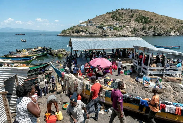 Gọi là đảo nhưng Migingo chẳng khác nào một cái xóm, vì diện tích hòn đảo này chỉ rộng 2.000m2, chưa bằng một nửa sân bóng đá.