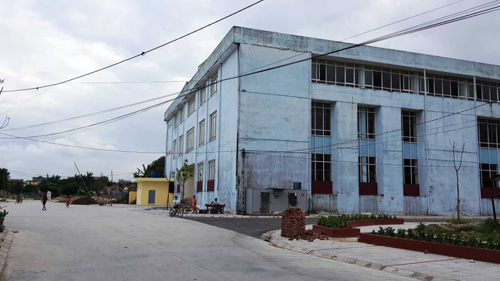 Thực tế thời điểm khi hoàn thiện vào năm 2009, trung tâm thương mại chợ Cuối là một công trình khang trang với khối nhà 3 tầng, gần 200 gian hàng, cầu thang máy hai chiều, hệ thống điều hòa, hệ thống thông gió với tổng mức đầu tư gần 50 tỷ đồng.