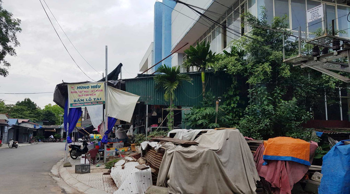 Nhìn cảnh này không ai nghĩ công trình được đầu tư gần 50 tỷ này chưa được sử dụng ngày nào.
