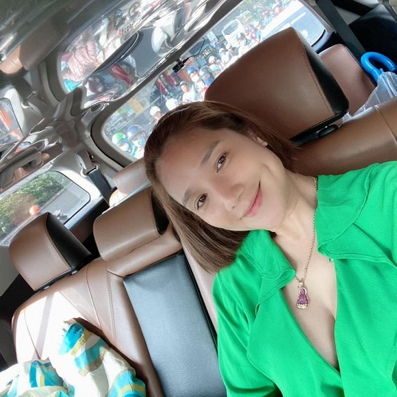 Cát Tường là một nghệ sĩ đa di năng khi từng làm ca sĩ, diễn viên, MC. Cô từng gây ấn tượng trong nhiều bộ phim như "Đồng tiền xương máu", "Cô gái xấu xí", "Bến nước mười ba", "Phục hận"... Bên cạnh đó, Cát Tường cũng được yêu mến khi làm MC "Bạn muốn hẹn hò".