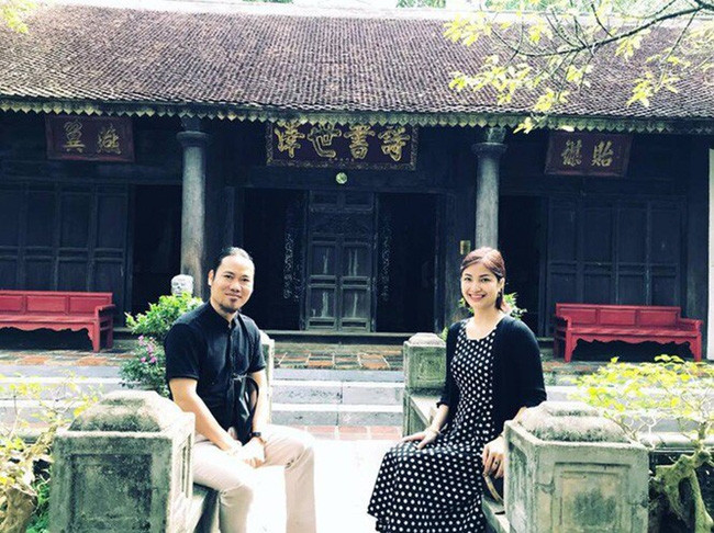 Bà xã nghệ sĩ Vượng Râu hiếm khi xuất hiện trước truyền thông nên danh tính về cô khiến nhiều khán giả tò mò. Vợ của sao Việt này là Thu Hiền, sinh năm 1985. Không hoạt động trong lĩnh vực giải trí, cô hiện ở nhà chăm sóc con và quán xuyến công ty gia đình.