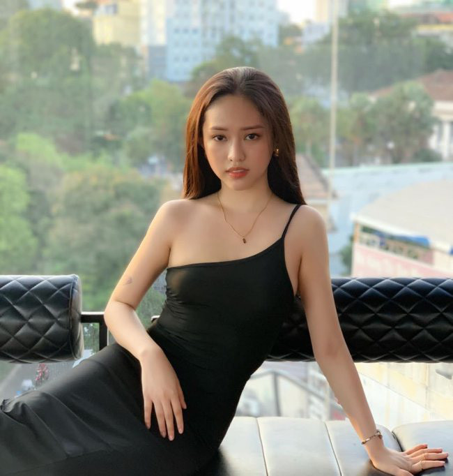 Nổi tiếng nhờ thị phi, Thuý Vi đã đặt chân vào showbiz Việt, tiếp tục gây nhiều tranh cãi vì "dao kéo" gương mặt, cặp kè đại gia, phát ngôn gây sốc...