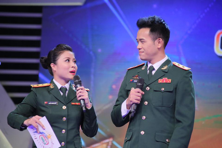 MC Đức Bảo đồng hành cùng Hoàng Linh từ năm 2016, tạo nên dấu ấn khó quên với khán giả chương trình “Chúng tôi là chiến sĩ”. Sinh năm 1987, Đức Bảo từng giành giải Én Vàng năm 2013. Anh tham gia dẫn nhiều chương trình như Café sáng, Bản thiết kế đời sống, Chiếc nón kỳ diệu… Ngoài ra anh còn dẫn trong các sự kiện lớn như MAMA 2017, Hoa hậu Hoàn Vũ, Hoa hậu Việt Nam...