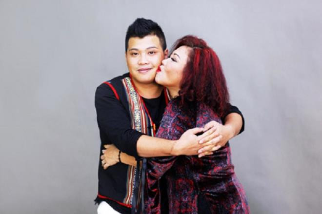 Sau rất nhiều biến cố, Siu Black đang có cuộc sống tương đối bình yên bên người thân. Cả hai con của nữ ca sĩ đều đã lập gia đình. Con trai lớn làm nghề dạy võ ở Kon Tum. Con trai út sống với vợ, làm nương rẫy, trồng cà phê.