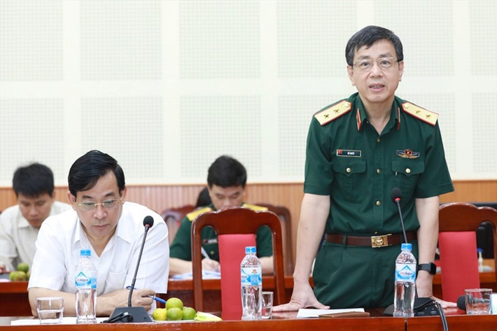 Quyết định thi hành kỷ luật Trung tướng Đỗ Quyết, Giám đốc Học viện quân y và Thiếu tướng Hoàng Văn Lương, Phó Giám đốc bằng hình thức cách chức tất cả các chức vụ trong đảng là câu chuyện rất đáng buồn và chưa từng xảy ra đối với Học viện này.