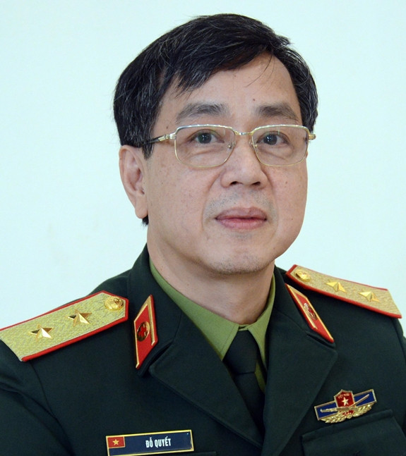 Trao đổi với báo chí, ông Lê Việt Trường, nguyên Phó Chủ nhiệm Ủy ban Quốc phòng-An ninh của Quốc hội cho biết, Chức vụ Giám đốc và Phó Giám đốc Học viện Quân y là do Bộ trưởng Bộ Quốc phòng bổ nhiệm. Khi người giữ chức vụ kể trên vi phạm bị kỷ luật về Đảng, Bộ trưởng sẽ xem xét, thi hành kỷ luật về hành chính, thông thường sẽ phải chịu hình thức tương đương với hình thức kỷ luật Đảng.