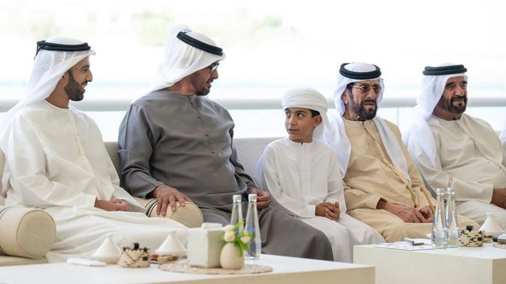 Trong bảng xếp hạng mới nhất năm 2022, Hoàng gia Abu Dhabi đứng thứ 4 trong số 5 hoàng gia giàu nhất thế giới. Cụ thể, giá trị tài sản ròng của gia đình hoàng gia này hiện vào khoảng 300 tỷ USD.