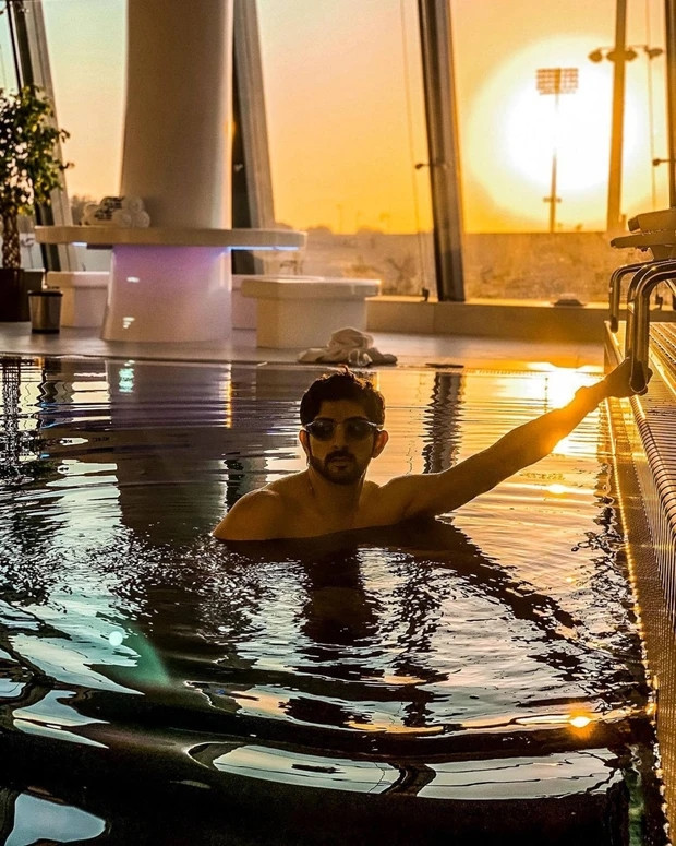 Thái tử Dubai sống trong Cung điện, nơi có tổng diện tích 14 ha, được đánh giá là công trình ấn tượng về thiết kế và kiến trúc, giá trị ước tính khoảng 2 tỷ USD. Nó phô trương tất cả thứ xa xỉ nhất trên đời.