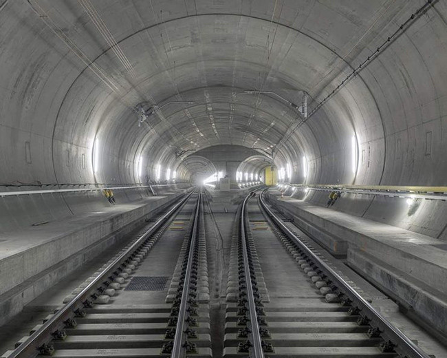 Đường hầm Gotthard, Thụy Sĩ: Đây là một trong những đường hầm tàu hoả xuyên núi dài và sâu nhất hành tinh chạy xuyên qua dãy Alps của Thụy Sĩ.