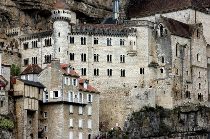 Thánh St Amator đã sống và qua đời tại ngôi làng Rocamadour ngay sau khi ông rời khỏi Jerusalem. Truyền thuyết kể rằng sau khi thi thể thánh St Amator được phát hiện, một số phép màu đã xảy ra.