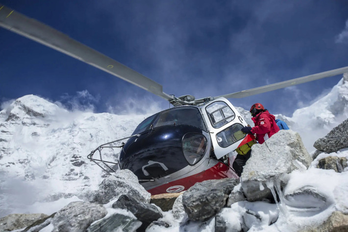 Vào năm 2005, H125 đã hạ cánh và cất cánh ở độ cao cao nhất trên đỉnh Everest ở độ cao 8.848 mét– một kỷ lục hiệu suất mà nó vẫn giữ cho đến ngày nay.
