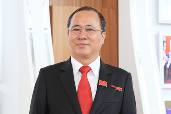 Kết luận bổ sung nêu, bà Đặng Kim Oanh, TGĐ Công ty Kim Oanh TP.HCM không biết được chủ trương Tỉnh ủy Bình Dương quyết định chuyển khu đất 43ha về cho Công ty Impco, không biết và không liên quan đến hành vi của ông Nguyễn Văn Minh và đồng phạm chuyển nhượng trái pháp luật khu đất 43ha cho Công ty Tân Phú và chuyển nhượng 30% vốn góp của Tổng công ty 3/2 tại Công ty Tân Phú cho Công ty Âu Lạc.