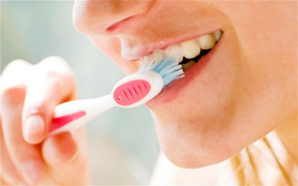 Người La Mã cổ đại tin rằng, nước tiểu của con người là cách tốt nhất để làm sạch răng và giặt quần áo không bị bẩn.