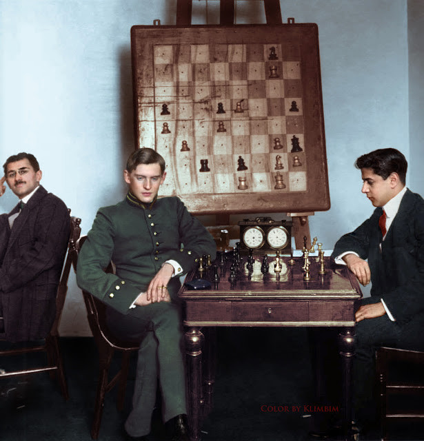Hình ảnh trận so tài giữa 2 kỳ thủ cờ vua Jose Raul Capablanca (Cuba) và nhà vô địch thế giới Alexander Alekhine năm 1913.
