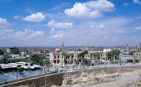 3. Thành phố Aleppo là thành phố đông dân nhất ở Syria với khoảng 4,4 triệu người. Aleppo được thành lập vào khoảng năm 4300 TCN. Nơi đây từng bị nhiều đế chế hùng mạnh chiếm đóng như La Mã, Hy Lạp, Ba Tư...