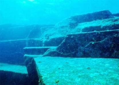 Tuy nhiên, cũng có người nhận định đó là kiến trúc tự nhiên. Một số chuyên gia suy đoán cấu trúc bí ẩn dưới biển này có thể là phần còn lại của Mu, một nền văn minh Thái Bình Dương trong truyền thuyết mà theo lời đồn là đã bị sóng biển nhấn chìm.