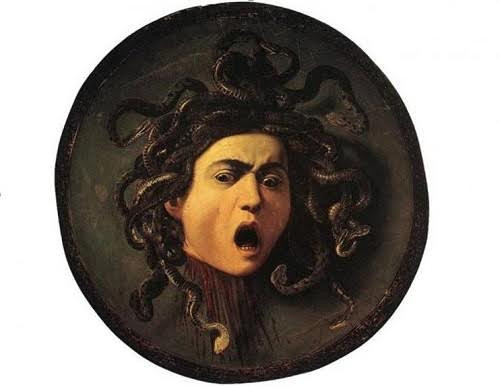 Thậm chí, bất cứ người nào trực tiếp nhìn vào mắt ác quỷ xấu xí Medusa sẽ ngay lập tức bị hóa đá. Sau cùng, người anh hùng Perseus đã chặt đầu Medusa - kết liễu sinh mạng nữ thần tóc rắn tàn ác.