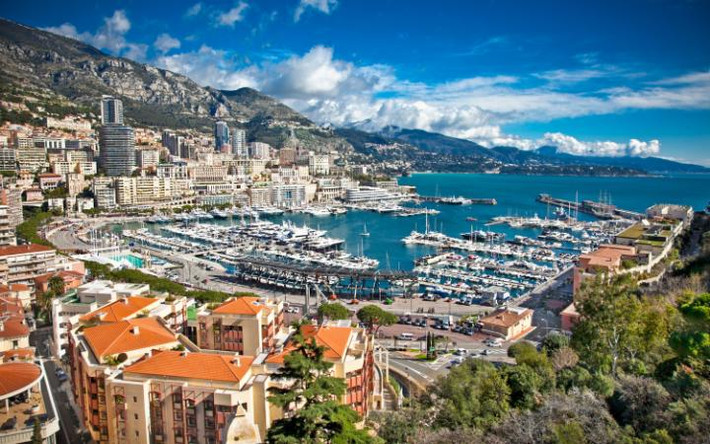 Tuyến đường sắt Cannes đến Monaco sẽ giúp hành khách ngắm cảnh biển tuyệt đẹp trong suốt chuyến hành trình.