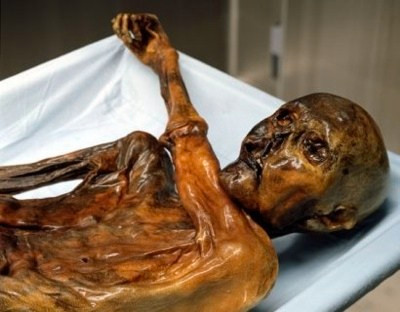 Otzi là xác ướp của người đàn ông sống trong thời gian khoảng năm 3300 TCN (cách thời điểm hiện tại 53 thế kỷ). Các nhà khoa học phát hiện Otzi vào tháng 9/1991 tại dòng sông băng Schnalstal ở Otztal, thuộc ranh giới giữa Áo và Italy. Đây là xác ướp cổ nhất châu Âu. Nguyên nhân tử vong được cho có thể là do một cú đánh vào đầu. Hiện xác ướp Otzi được trưng bày xác tại Bảo tàng Khải cổ South Tyrol, Italy.