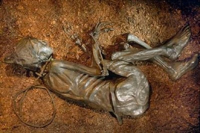 Tollund Man là xác ướp tự nhiên của một người đàn ông sống vào khoảng thế kỷ thứ 4 TCN - thời kỳ tiền đồ sắt Roma. Xác ướp này được phát hiện nằm trong đầm lầy ở Jutland Peninsula, Đan Mạch năm 1950. Ông bị treo cổ để hiến tế cho các vị thần. Thi thể ông nằm trong một bãi than bùn nên hầu như không phân hủy. Bảo tàng Silkeborg ở Đan Mạch hiện bảo quản và trưng bày xác ướp này.