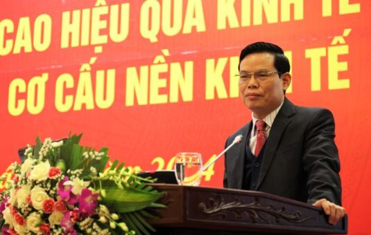 1. Dư luận đang nóng trước thông tin một số người họ hàng, anh em với Bí thư tỉnh ủy Hà Giang - ông Triệu Tài Vinh - hiện đang đảm nhiệm các một số chức vụ tại các Sở, ban, ngành, huyện tại tỉnh Hà Giang.