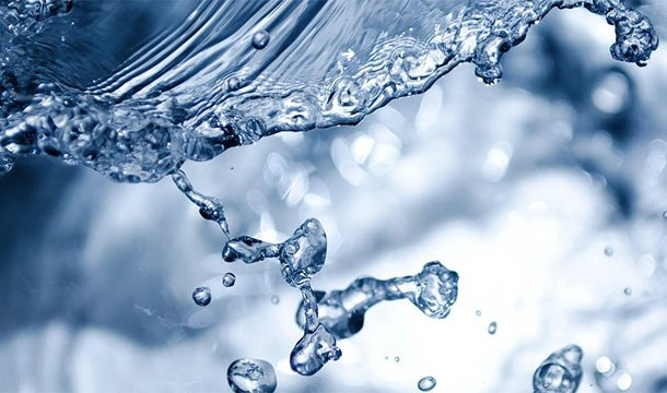 Cái gì dùng quá liều cũng gây ra hậu quả thương tâm, kể cả là nước. Khi bạn uống quá nhiều nước đến mức cơ thể bạn không thể dung hòa được, bạn cũng có thể mất mạng. (Nguồn List 25)