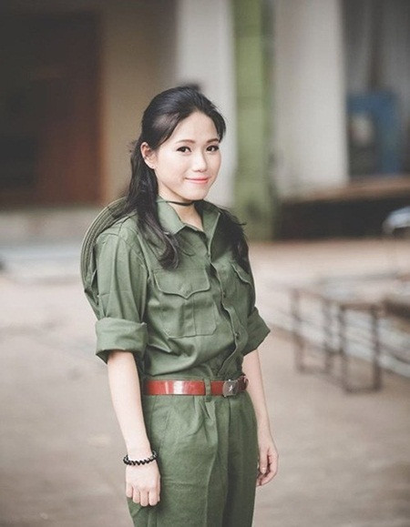 Tuy vậy, khi không tham dự các sự kiện lớn, Thùy Chi vẫn giữ nguyên phong cách giản dị và gương mặt mộc.