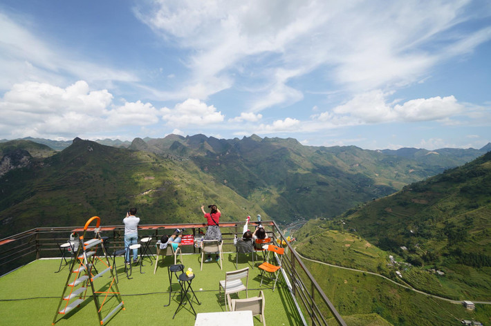 Mã Pì Lèng Panorama vẫn đang hút khách du lịch.