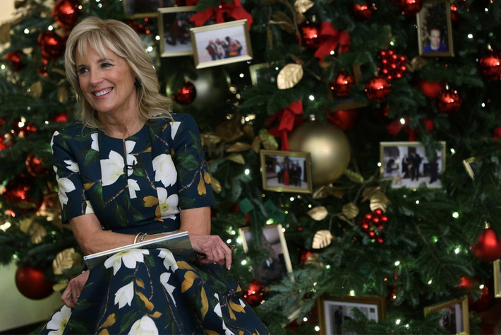 Ý tưởng cho chủ đề Giáng sinh của Đệ nhất phu nhân Jill Biden là "đoàn kết và hàn gắn, kết nối chúng ta lại với nhau".