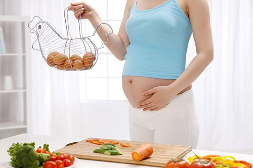 Một quả trứng gà (hoặc vịt) cung cấp khoảng 13 vitamin và khoáng chất cho cơ thể. Bạn chỉ nên ăn từ 3-4 quả trứng mỗi tuần.