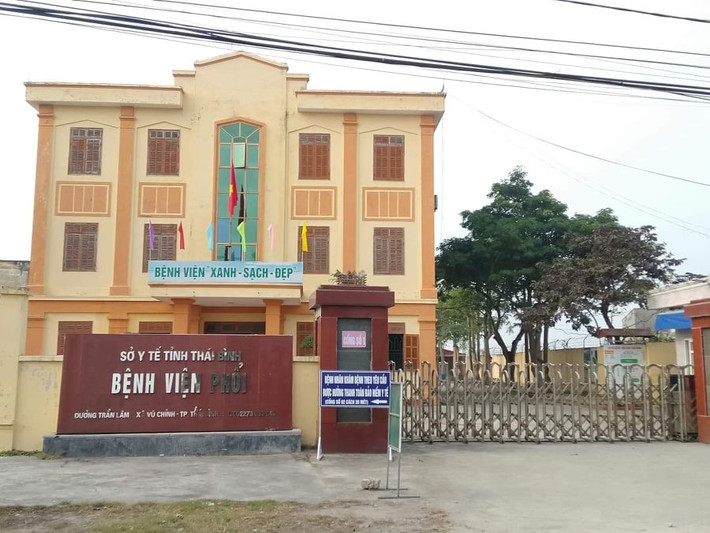 Qua tìm hiểu, Trang biết chị họ rất thích uống trà sữa nên đặt mua 2 lọ chất độc Natri Xyanua rồi dùng bơm tiêm bơm chất độc vào 6 cốc chà sữa gửi đến cho chị họ với danh nghĩa bệnh nhân cảm ơn. Vì không có mặt ở bệnh viện vào thời điểm đó nên chị Y. nhờ đồng nghiệp nhận hàng và để tại phòng hành chính. Sáng 3/12/2019, nạn nhân N.T.H. đến cơ quan, đã mở tủ lạnh và lấy 1 cốc trà sữa để uống. Vừa uống được vài ngụm thì chị H. thấy khó chịu nên chạy vào nhà vệ sinh rồi ngã gục và tử vong sau đó.